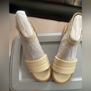 Vince Camuto ladies sandal size 9.5